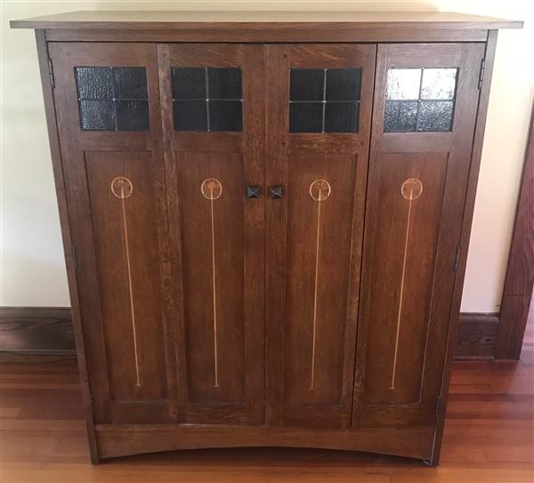 Stickley Audi 2 door cabinet: Stickley Audi 2 door cabinet