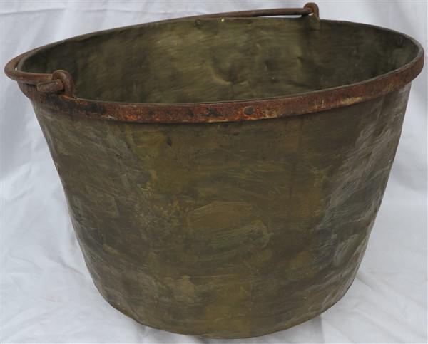 Large brass bucket (1 of 1)