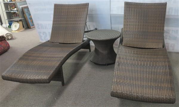 2 Frontgate chaises and round table: 2 Frontgate chaises and round table