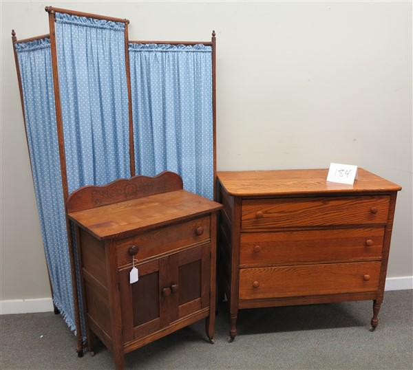 3 pieces of oak furniture ca. 1900: 3 pieces of oak furniture ca. 1900