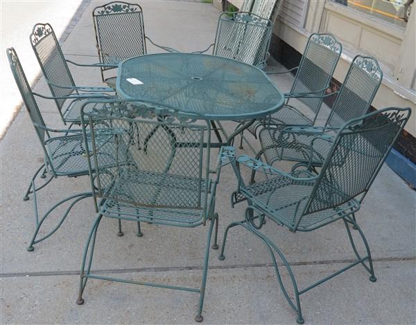Iron mesh table and 8 chairs: Iron mesh table and 8 chairs