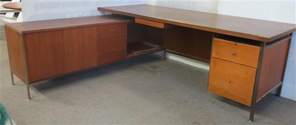 Paul McCobb Executive Desk: Paul McCobb Executive Desk