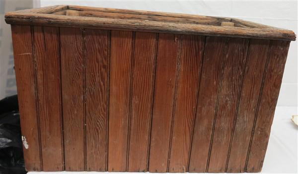 Woodbox 32w X 18d X 19h: Woodbox 32w X 18d X 19h