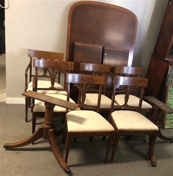 Duncan Phyfe Table with 6 Chairs (1 of 2)