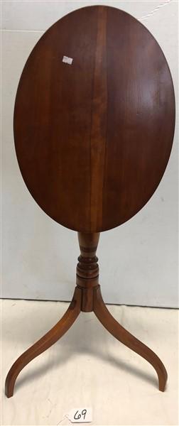 19th Cent. American Tip Top Candle Stand (1 of 4)