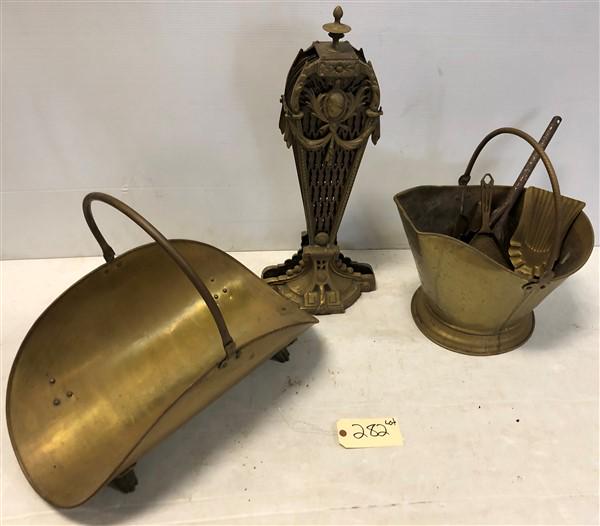 Lot of Brass Fireplace Accessories: Lot of Brass Fireplace Accessories