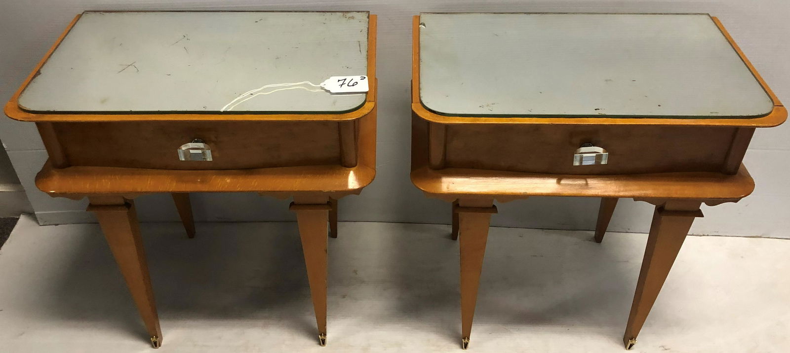 Pr Stylish Mid Cent Mirror Top Stands (1 of 5)