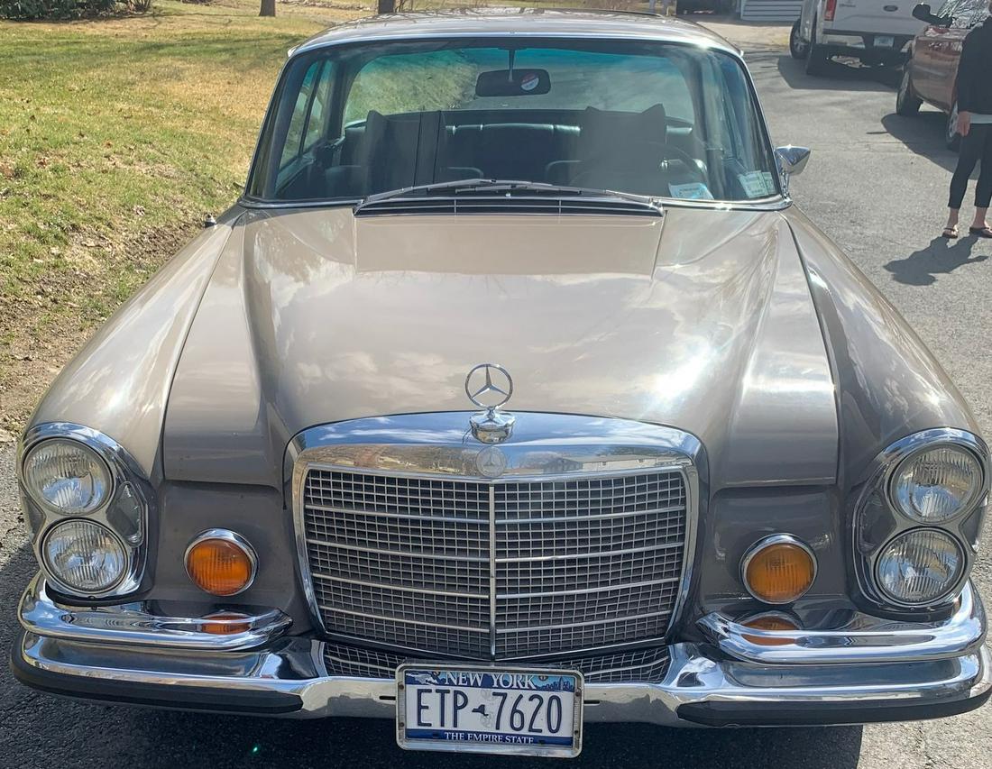 1970 Mercedes 280 SE Sedan (1 of 19)