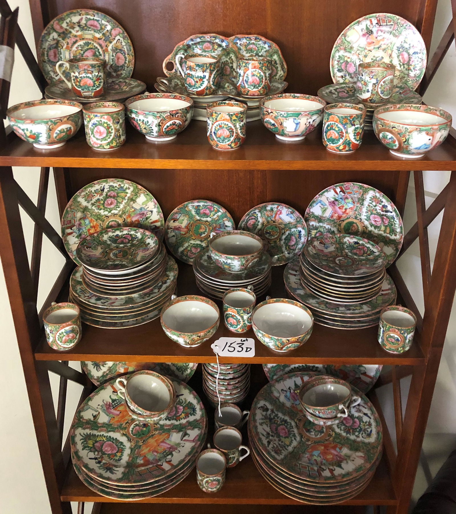 Generous lot of Rose Medallion (1 of 6)