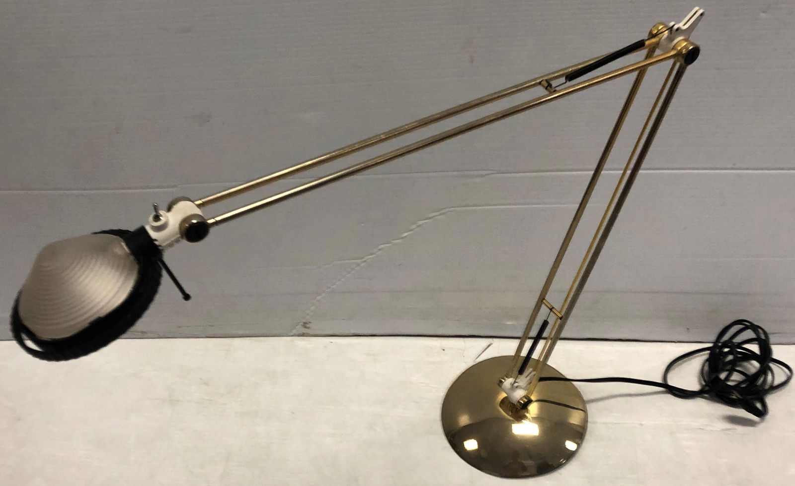 Mid-Cent. Style Desk Lamp (1 of 4)
