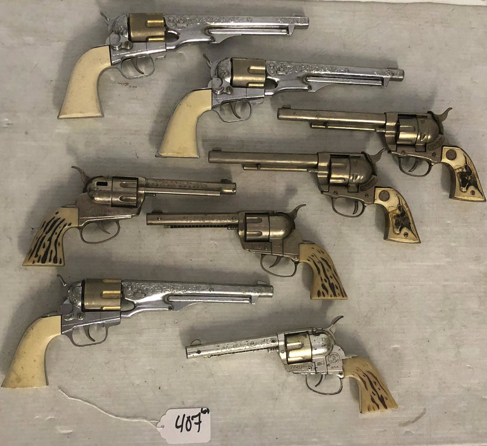 8 Toy Pistols: 8 Toy Pistols