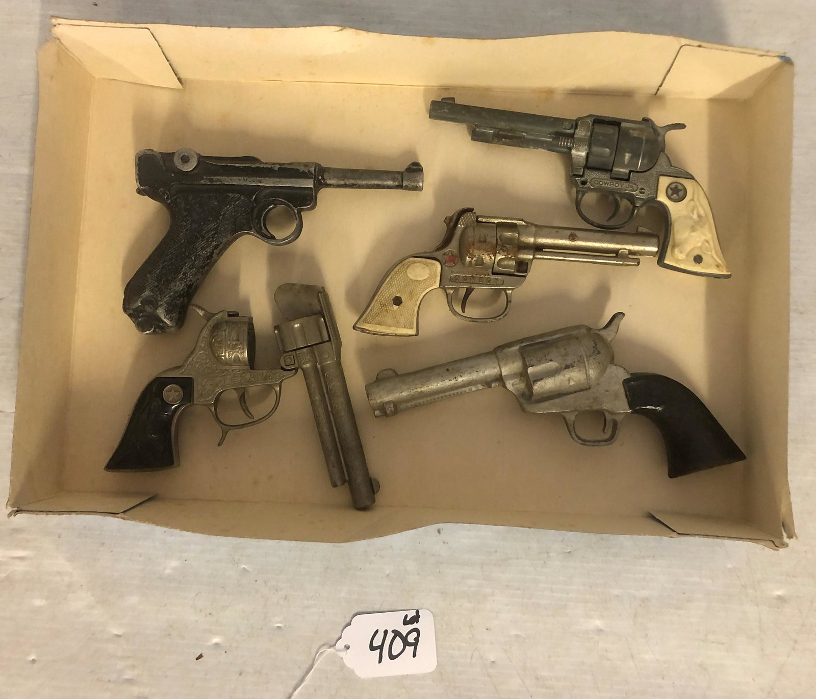 5 Toy Pistols: 5 Toy Pistols