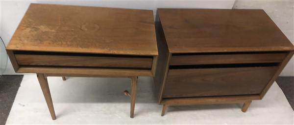 2 Modern Stands (1 of 11)