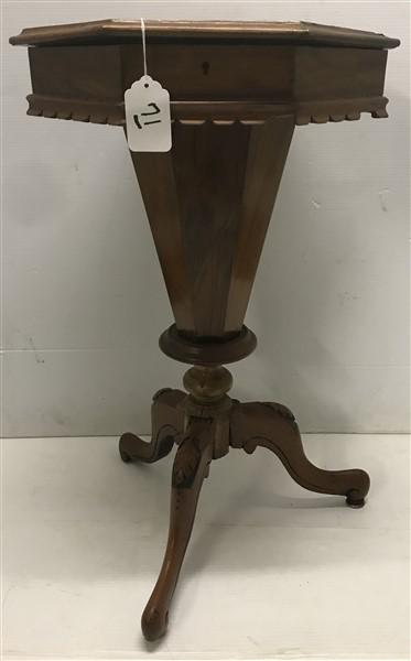 28" American Sewing Stand (1 of 3)