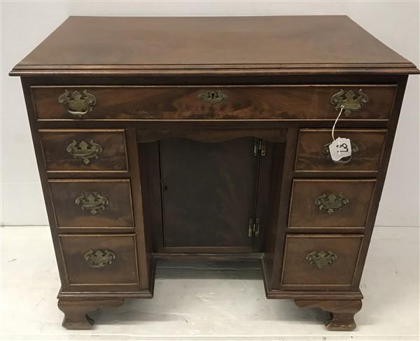 Sweet Size English Kneehole Writing Desk: Sweet Size English Kneehole Writing Desk
