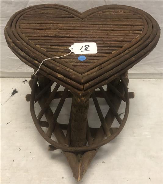 18" Willow Heart Shaped Table (1 of 4)