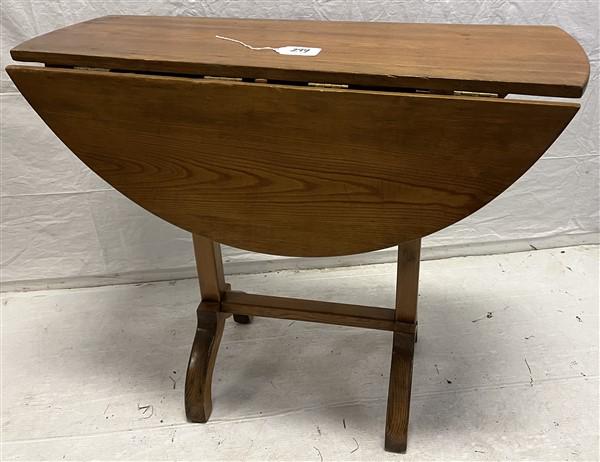 Pine Drop Leaf Table 35"diameter: Pine Drop Leaf Table 35"diameter