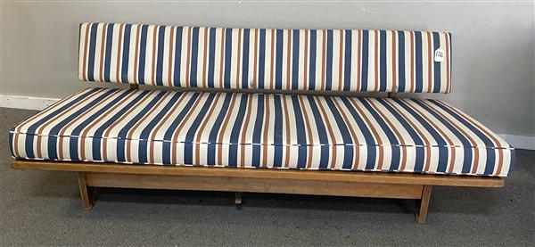 Knoll Daybed 76"x34"d x 27"h: Knoll Daybed 76"x34"d x 27"h