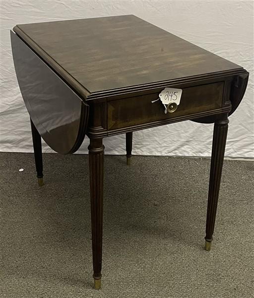 Henredon 1 Drawer Pembroke Table 28" x 20" x 26"h Leaves- 11": Henredon 1 Drawer Pembroke Table 28" x 20" x 26"h Leaves- 11"