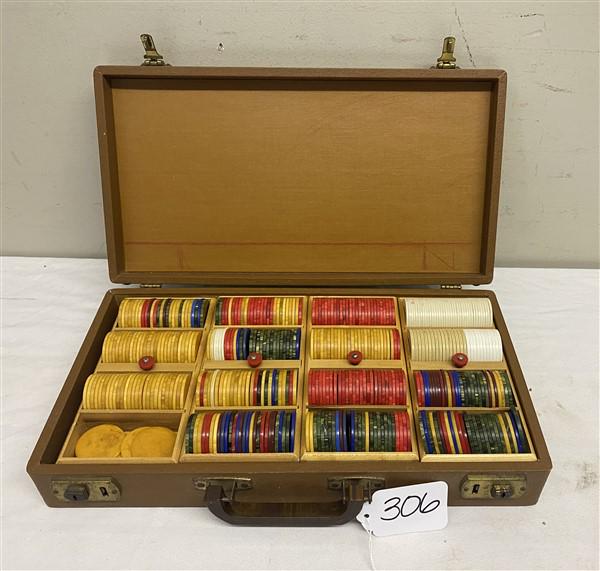 vintage box of poker chips: vintage box of poker chips