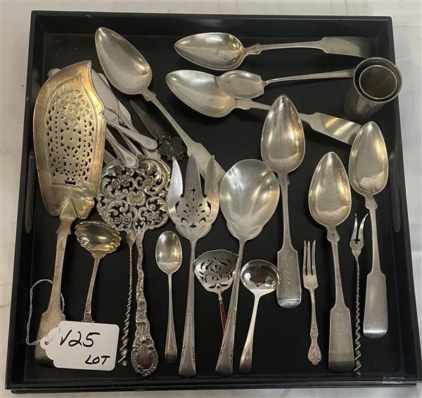 Lot of sterling silver table accessories: Lot of sterling silver table accessories