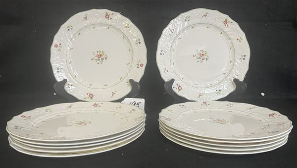 12 Royal Doulton 10 1/2" Dinner Plates: 12 Royal Doulton 10 1/2" Dinner Plates