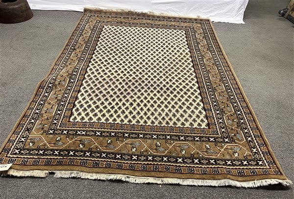 Hand Made Agra/Jaipur Rug 5'4" x 7'9": Hand Made Agra/Jaipur Rug 5'4" x 7'9"