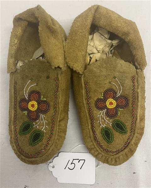 Pr of Cree Moccasins: Pr of Cree Moccasins