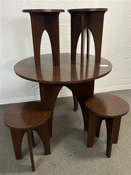 Modern Table and 4 Stools: Modern Table and 4 Stools - table is 36" diam and 28" high, stools are 13 1/2 " diam
