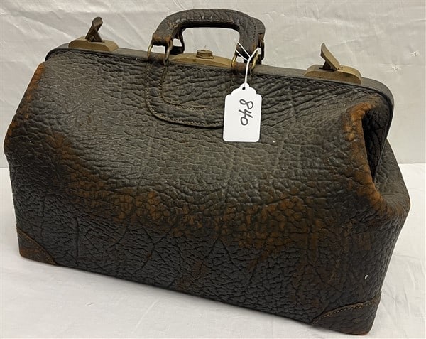 Antique Leather Doctors Bag: Antique Leather Doctors Bag