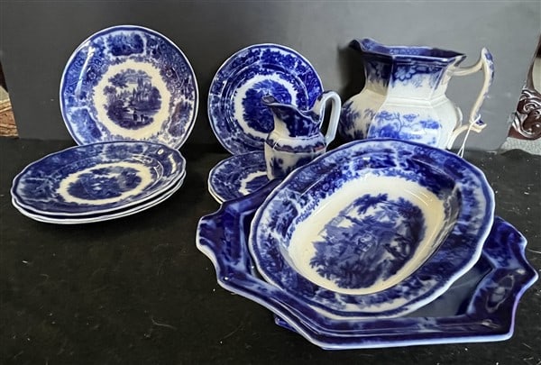 Antique Flow Blue: Antique Flow Blue