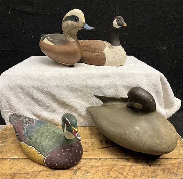 4 Carved Decoys: 4 Carved Decoys