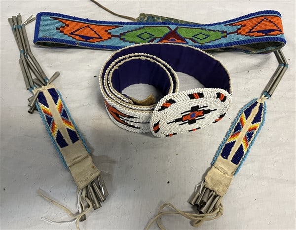 4 Pc Lot of Beadwork (1 of 4)