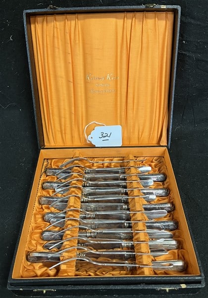 Prim=Uh Knives and Forks in Fitted Case: Prim=Uh Knives and Forks in Fitted Case