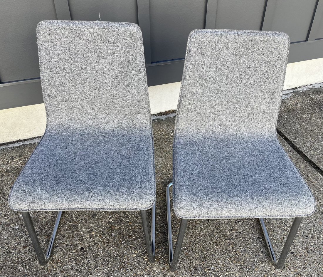 2 Modern Chairs: 2 Modern Chairs