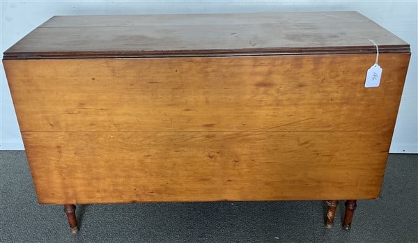47" Drop Leaf 19th Cent. Table: 47" Drop Leaf 19th Cent. Table