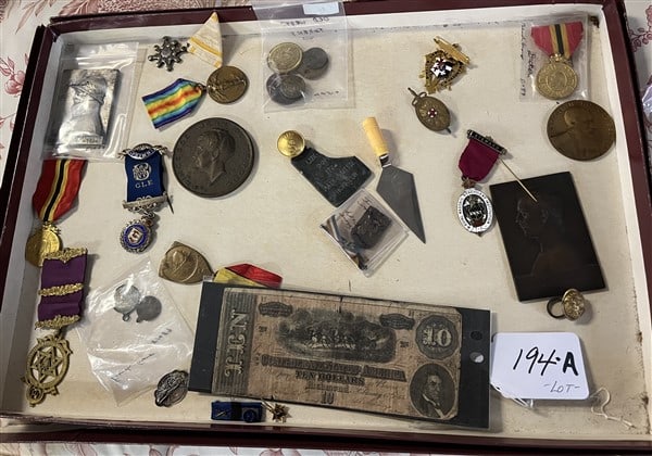 Collectibles lot: Collectibles lot