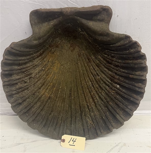 21" 19th Cent Cast Iron Clamshell (1 of 2)