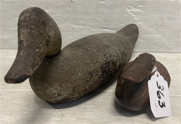2 Wooden Decoys: 2 Wooden Decoys