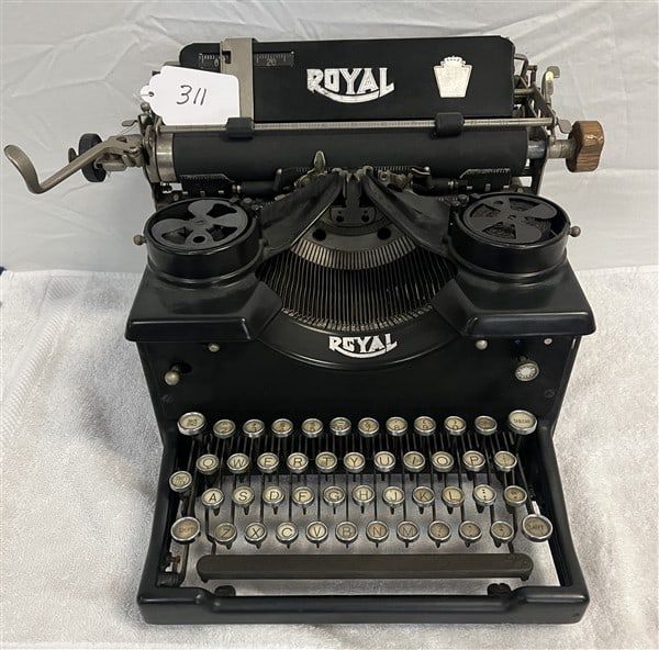 Royal Manual Typewriter (1 of 1)