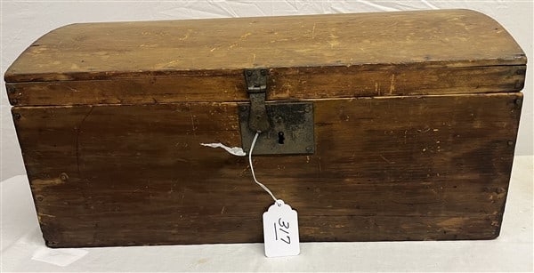 Small Dome Top 19th Cent. Country Box (1 of 1)