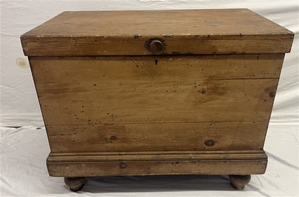 Large Antique Pine Country Lift Top Box