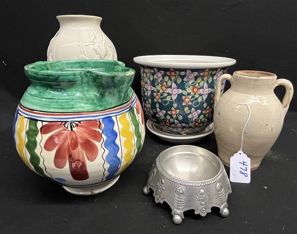 5 Decorative Pots: 5 Decorative Pots