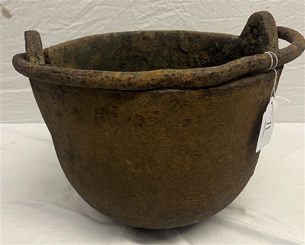 Heavy Old Iron Pot 14" Diam, and 11" high (1 of 3)