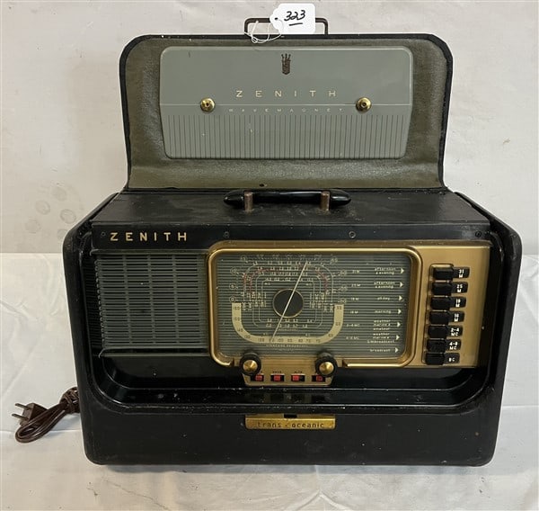 Zenith Trans Oceanic Vintage Radio (1 of 3)