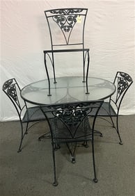 Nice Quality Iron Table and Four Chairs