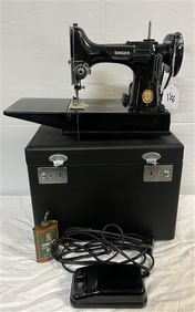 Mint Clean Vintage Singer Sewing Machine - Complete