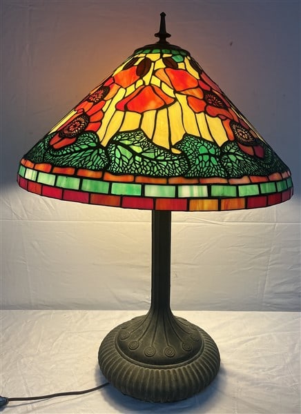 28" Leaded Glass Lamp: 28" Leaded Glass Lamp