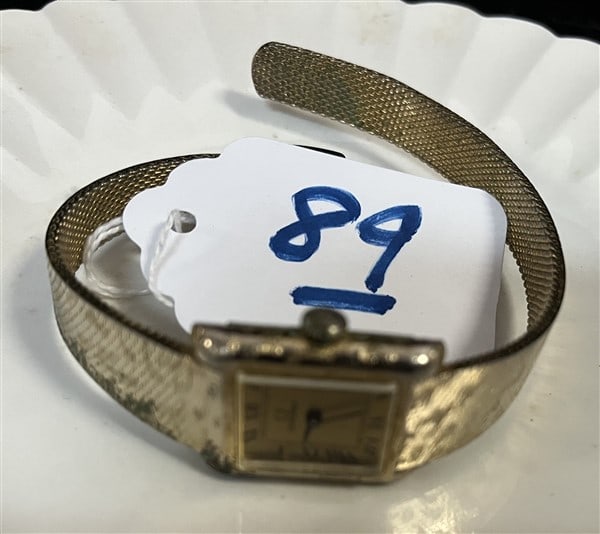 18K Omega Ladies Wristwatch (1 of 2)