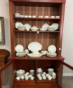 Large Service of Noritake: Large Service of Noritake